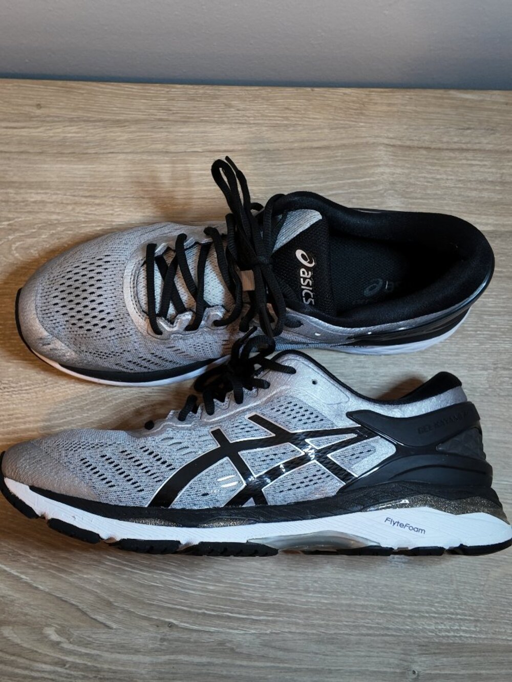 ASICS Gel-Kayano 24 Men's 10.5/ Silver & Black